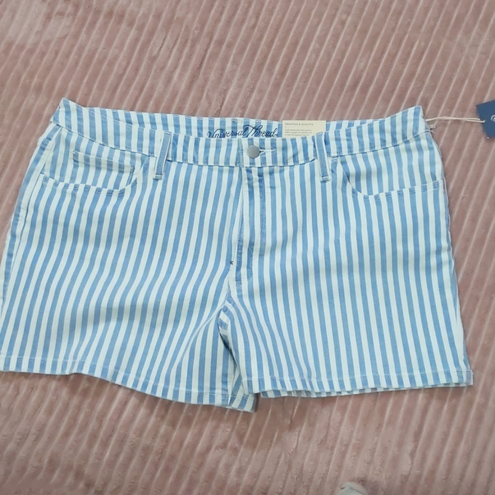 Universal Thread High- Rise Midi Shorts. Size 18.